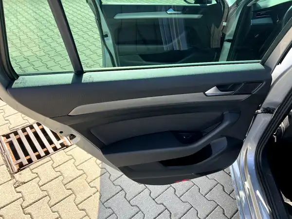 VW PASSAT VARIANT (11/26)