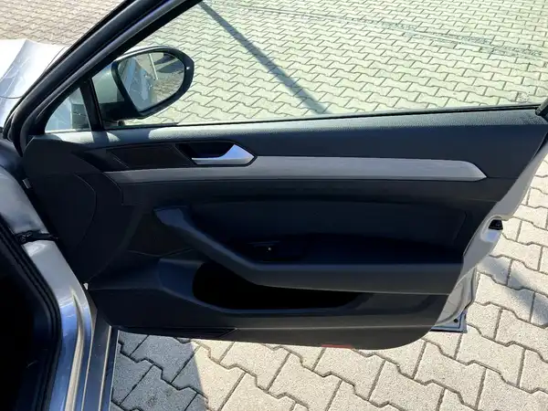 VW PASSAT VARIANT (20/26)