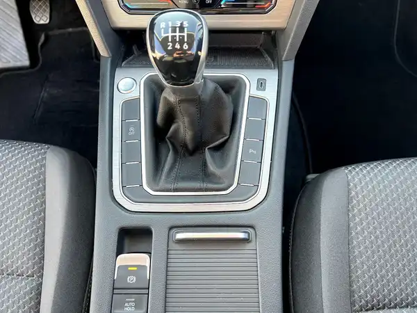 VW PASSAT VARIANT (23/26)