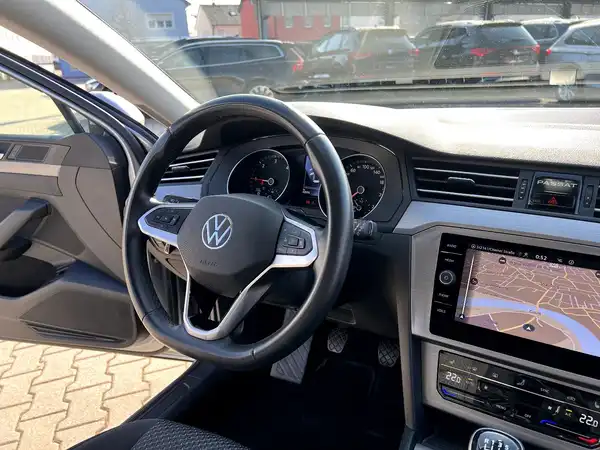 VW PASSAT VARIANT (25/26)