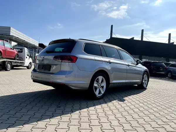 VW PASSAT VARIANT (4/26)