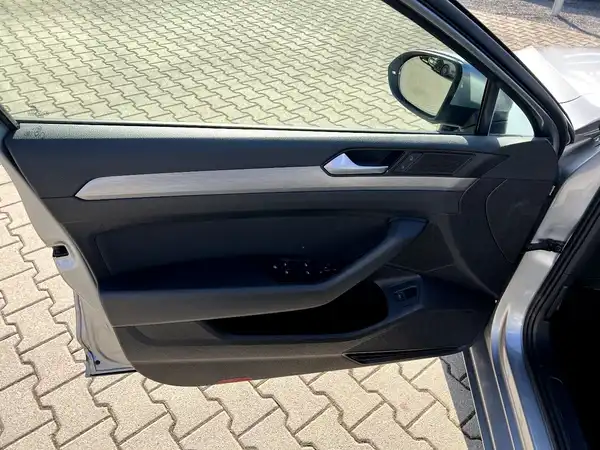 VW PASSAT VARIANT (10/26)