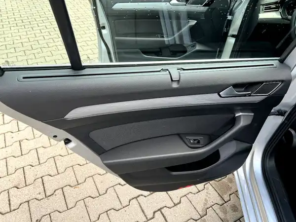 VW PASSAT VARIANT (11/28)