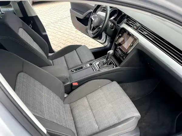 VW PASSAT VARIANT (21/28)