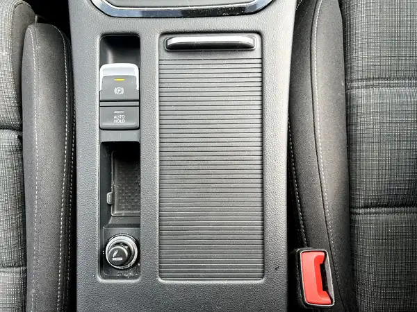 VW PASSAT VARIANT (23/28)