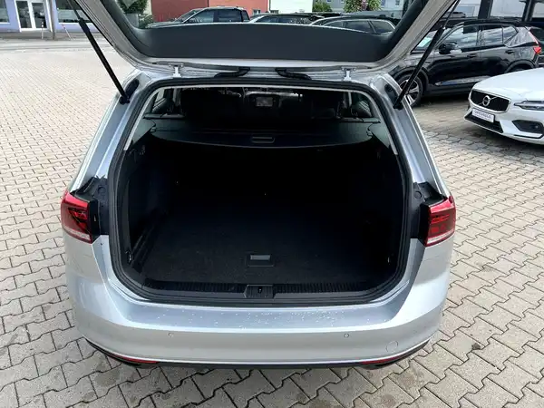 VW PASSAT VARIANT (7/28)