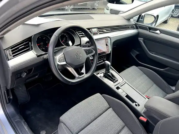 VW PASSAT VARIANT (9/28)