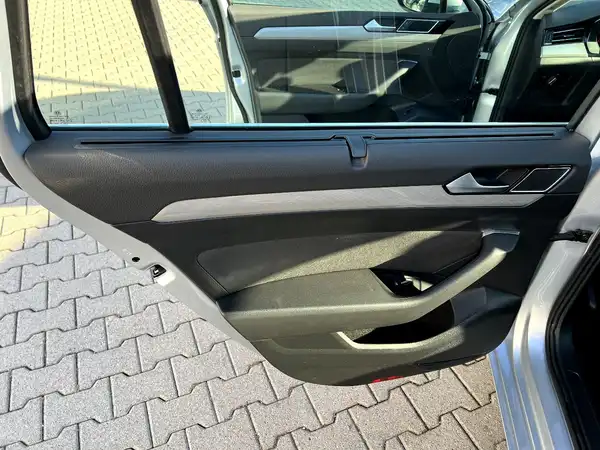 VW PASSAT VARIANT (11/28)