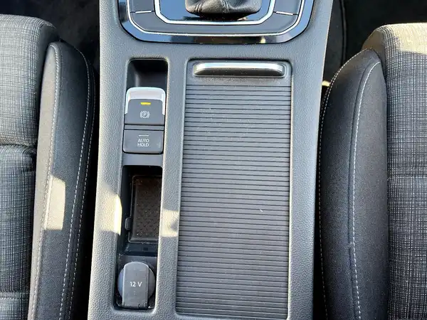 VW PASSAT VARIANT (23/28)