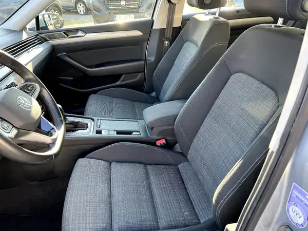VW PASSAT VARIANT (9/28)