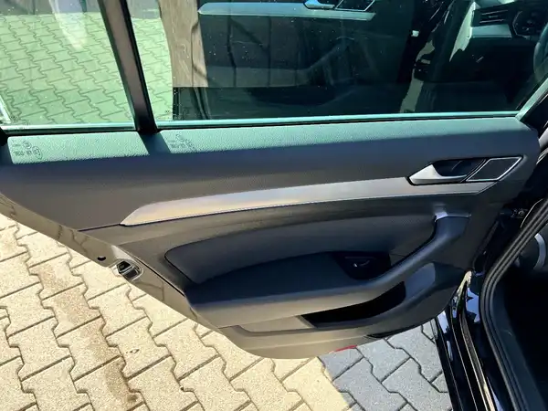 VW PASSAT VARIANT (11/27)