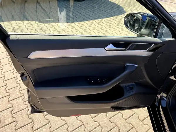 VW PASSAT VARIANT (10/27)