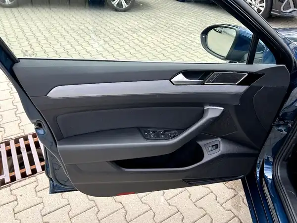 VW PASSAT VARIANT (11/29)