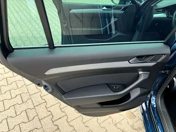 VW PASSAT VARIANT (12/29)