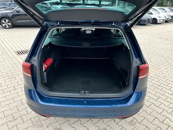 VW PASSAT VARIANT (7/29)