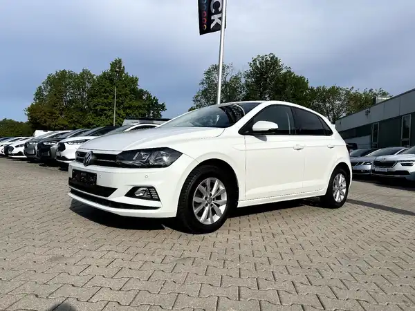 VW POLO (1/26)