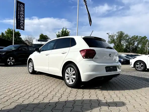 VW POLO (2/26)