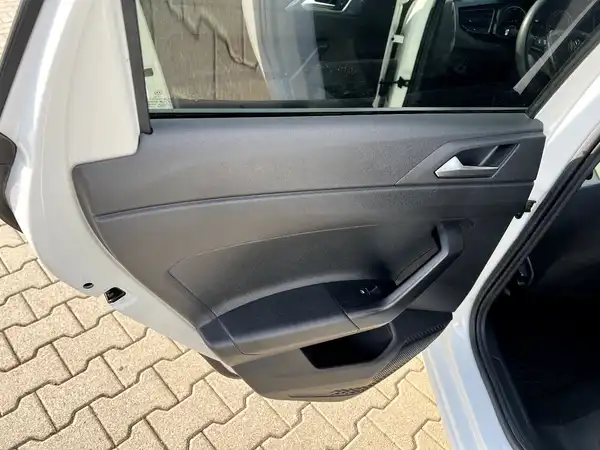 VW POLO (11/26)