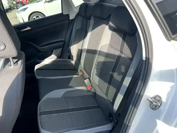 VW POLO (13/26)