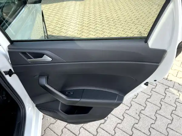 VW POLO (14/26)