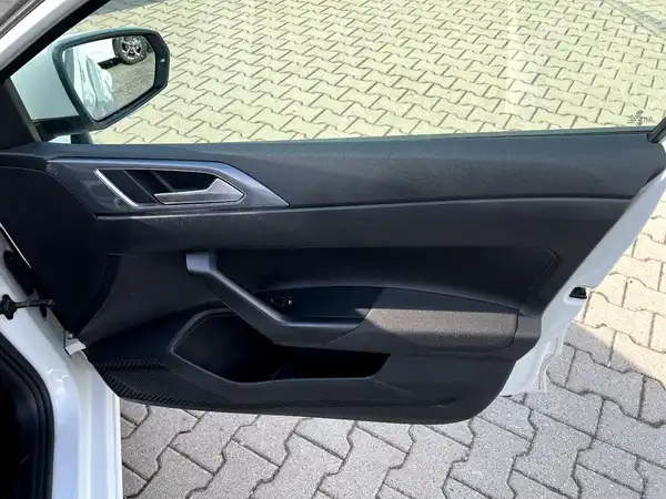 VW POLO (19/26)
