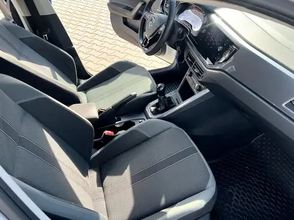 VW POLO (20/26)