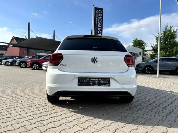 VW POLO (3/26)