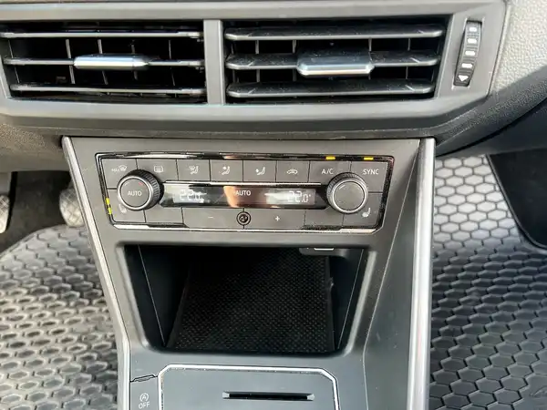 VW POLO (23/26)