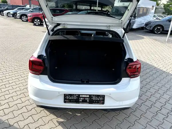 VW POLO (7/26)