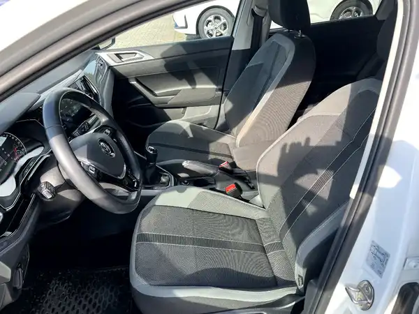 VW POLO (8/26)