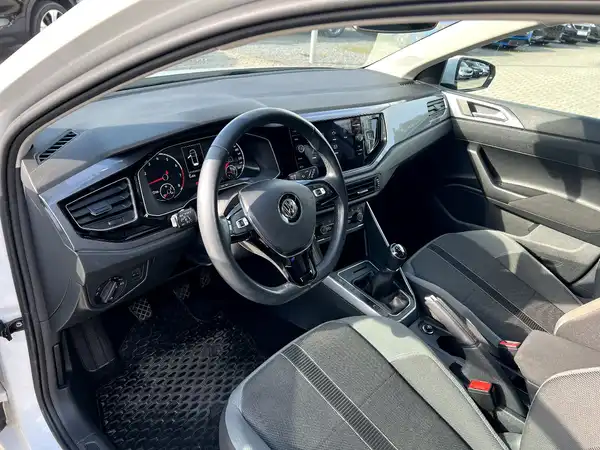 VW POLO (9/26)