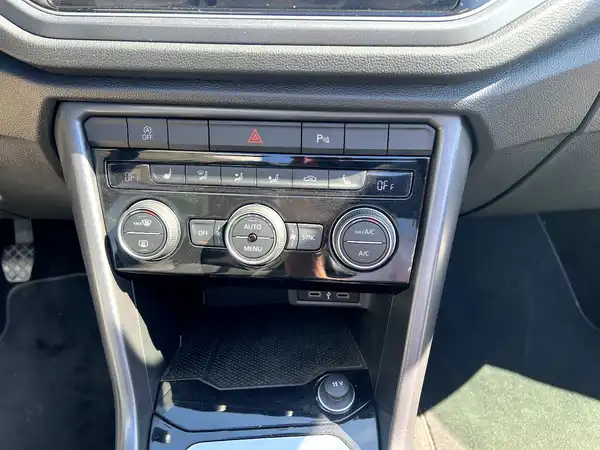 VW T-ROC CABRIOLET (19/22)
