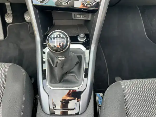 VW T-ROC CABRIOLET (18/22)