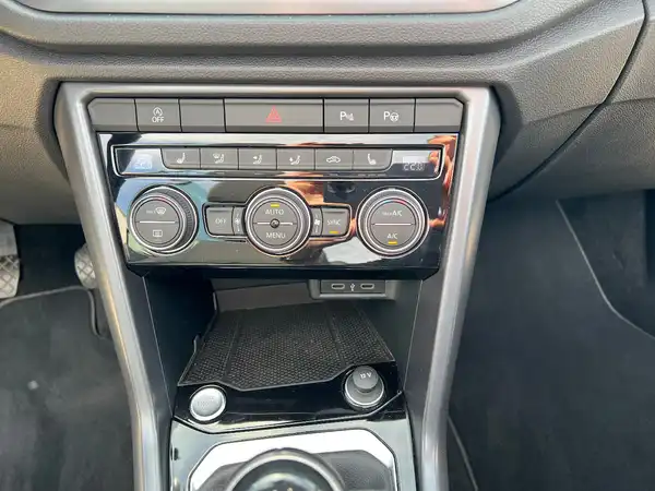 VW T-ROC CABRIOLET (19/22)