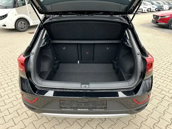 VW T-ROC (7/28)