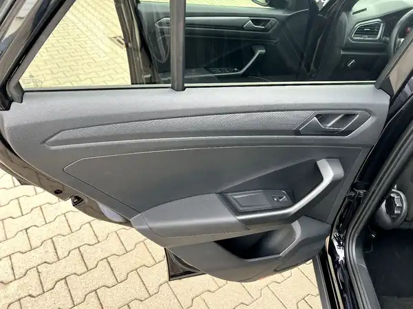VW T-ROC (11/28)