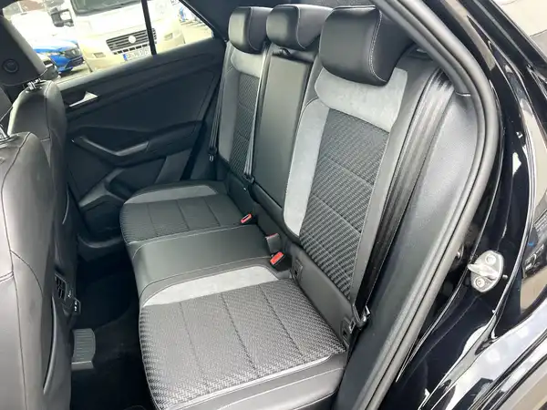 VW T-ROC (13/28)