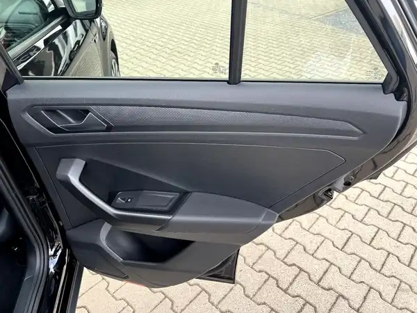 VW T-ROC (14/28)