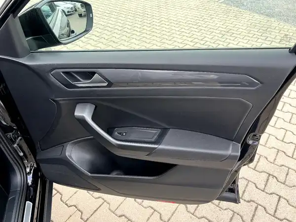 VW T-ROC (20/28)