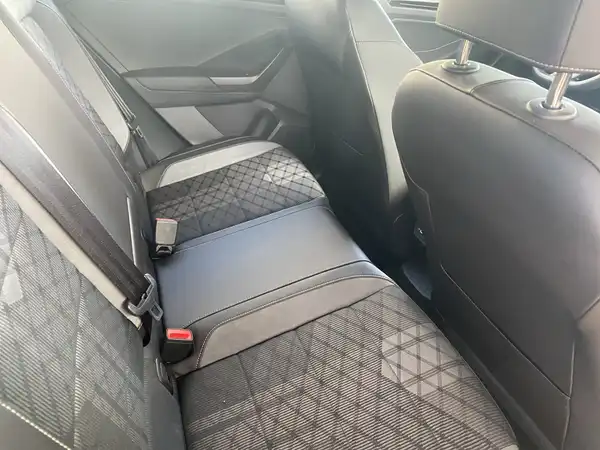 VW T-ROC (13/18)