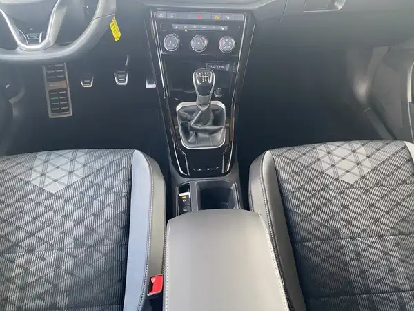 VW T-ROC (9/18)