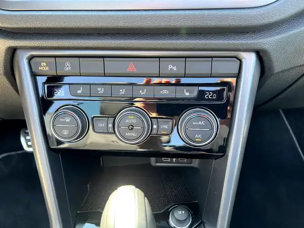 VW T-ROC CABRIOLET (19/22)