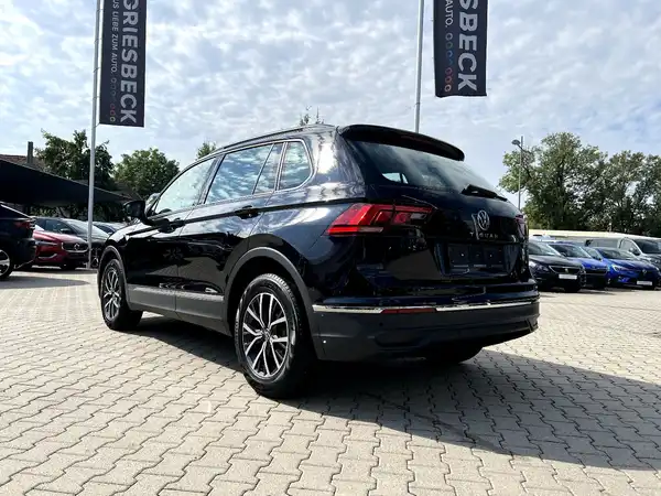 VW TIGUAN (2/28)