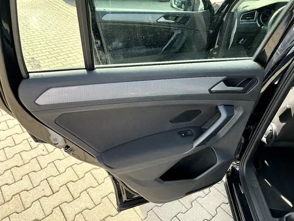 VW TIGUAN (12/28)