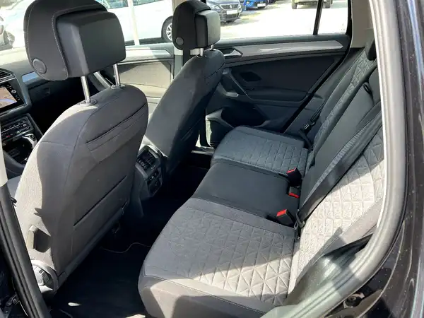 VW TIGUAN (13/28)