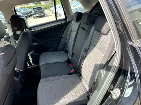 VW TIGUAN (14/28)