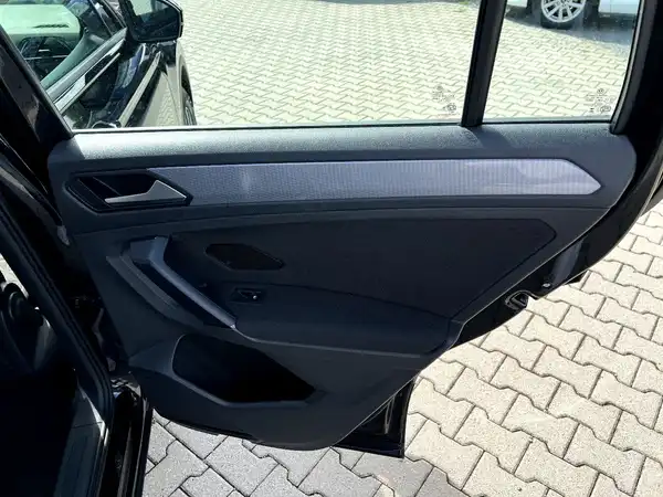 VW TIGUAN (15/28)