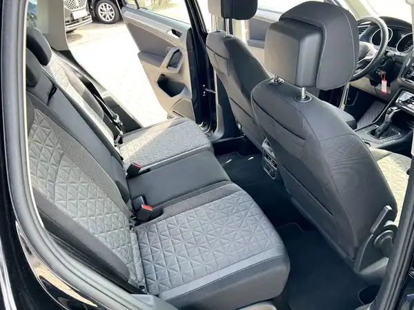VW TIGUAN (16/28)
