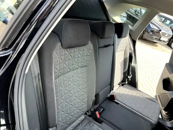 VW TIGUAN (17/28)