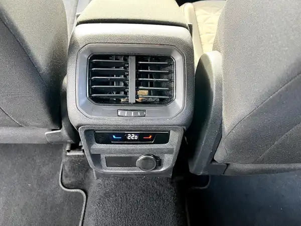 VW TIGUAN (18/28)